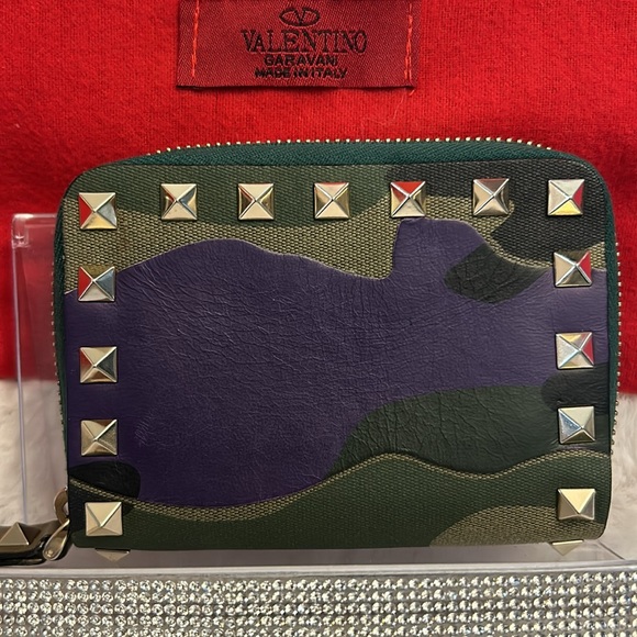 Valentino Garavani SOLD OUT Rock Stud Camouflage zip around wallet & Bracelet - Picture 9 of 17